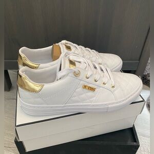 New Guess Women's White Loven Lace-Up Sneakers size 8